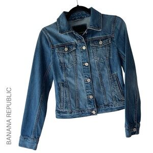BANANA REPUBLIC | NWOT CLASSIC JEAN JACKET 
MEDIUM WASH DENIM | EXTRA SMALL